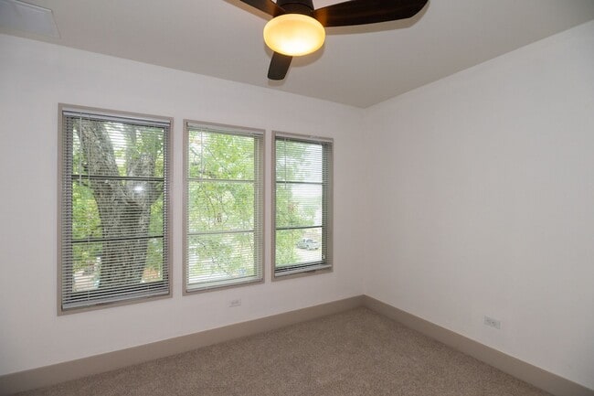 Building Photo - Bouldin Creek Neighborhood - Prime Location - 3/2.5!