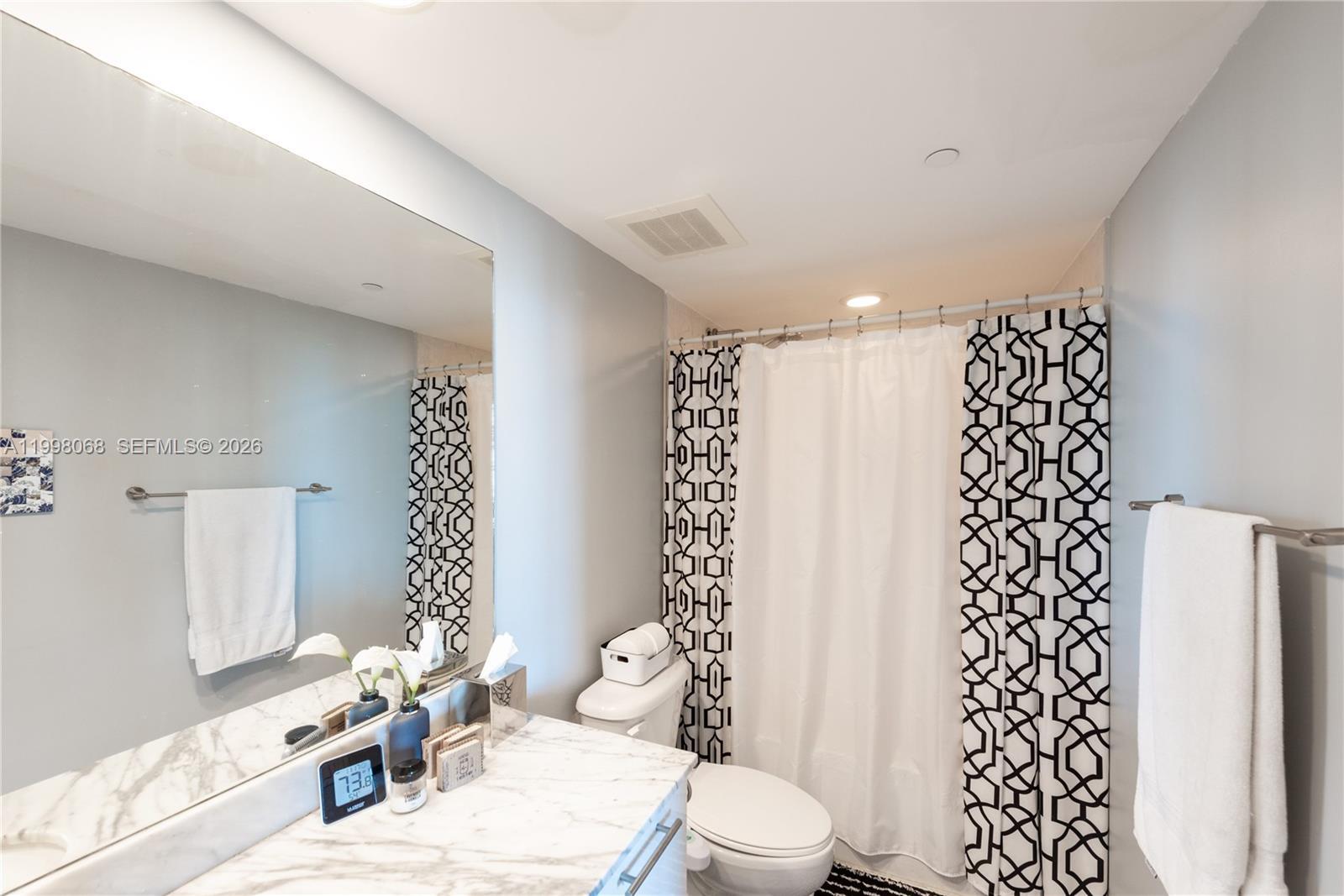 Building Photo - 950 Brickell Bay Dr