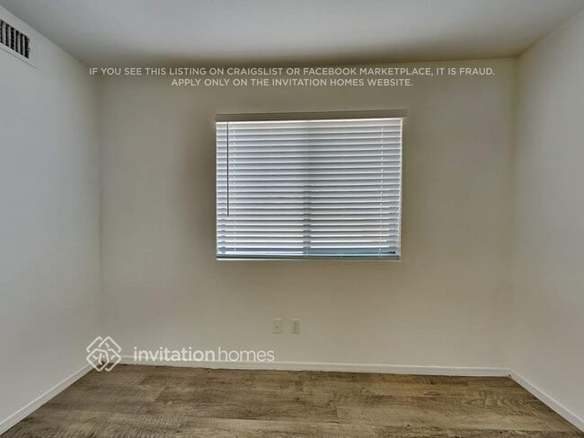 Building Photo - 13842 W Keim Dr