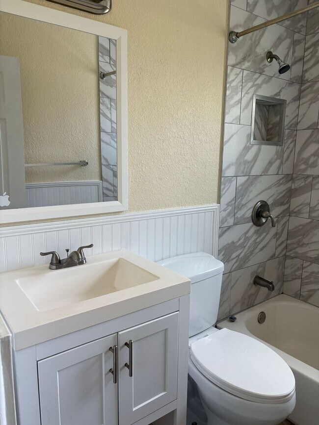 Building Photo - Beautifully Appointed 3/2 w Garage For Ren...