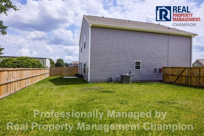 Building Photo - Spacious Home w/Open Living, Fireplace, Fenced Yard & Solar Panels