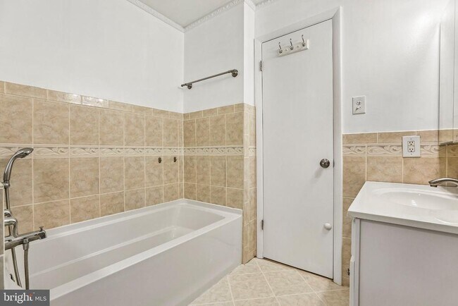 Building Photo - 6914 Alex Ct