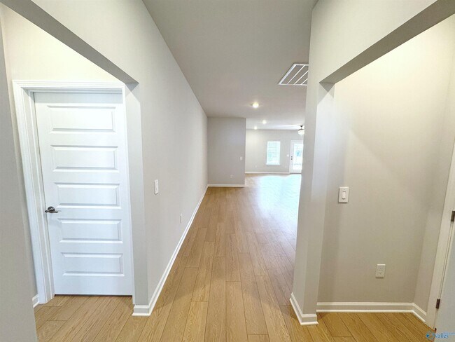 Building Photo - 169 Little Britain St