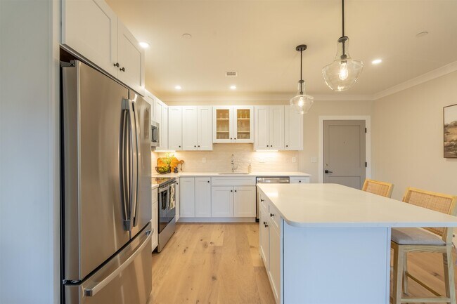 Building Photo - 815 Lafayette Rd