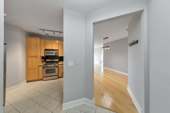 Building Photo - 799 Hammond Dr NE