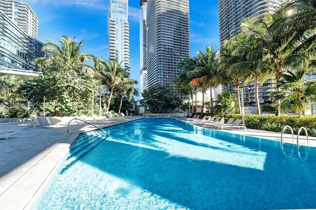 Building Photo - 88 SW 7th St