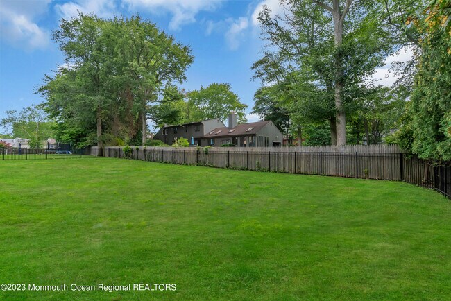 Building Photo - 265 Whalepond Rd