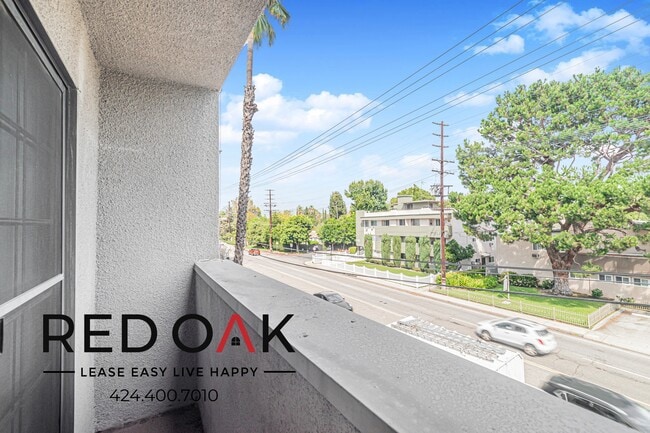 Building Photo - 4651 Cahuenga Blvd