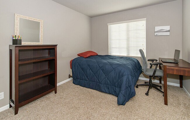 Building Photo - AVAILABLE NOW!