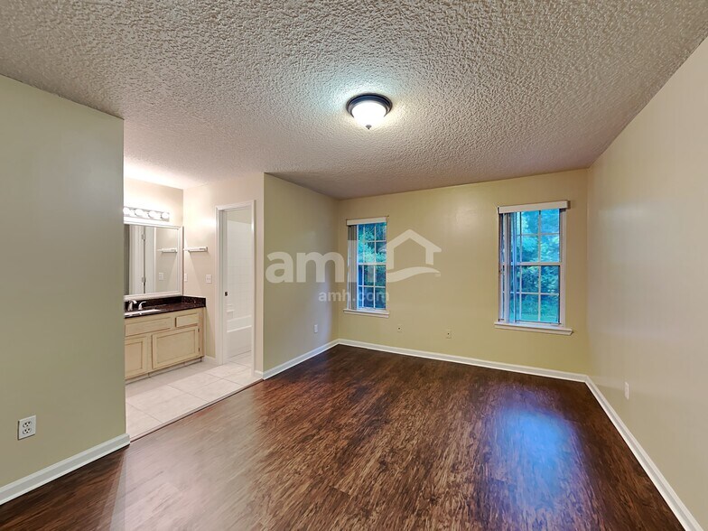 Building Photo - 7757 MacDougall Dr