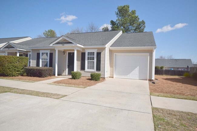Building Photo - *AVAILABLE NOW* End Unit Town-home with Su...