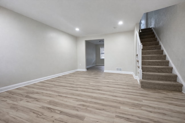 Building Photo - Updated 3BR Home with Finished Basement, & Fenced Yard