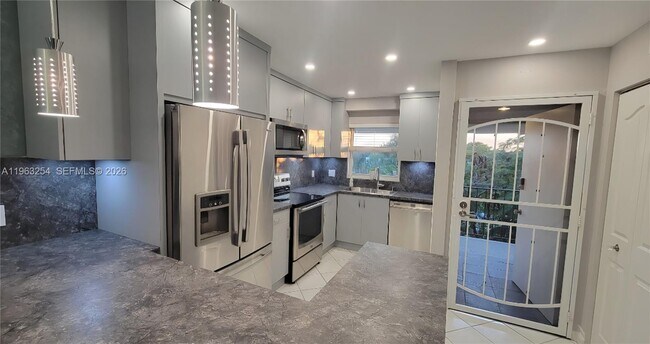 Building Photo - 1785 N Andrews Square