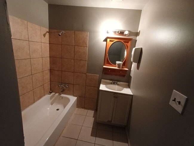 Building Photo - 4 bedroom 2 bath brick colonial NOW AVAILA...
