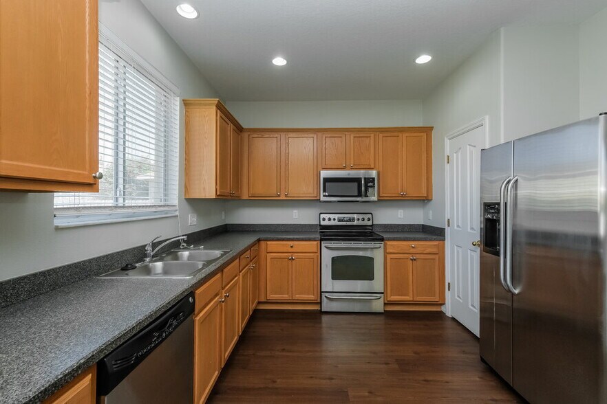 Building Photo - 9627 Maxson Dr
