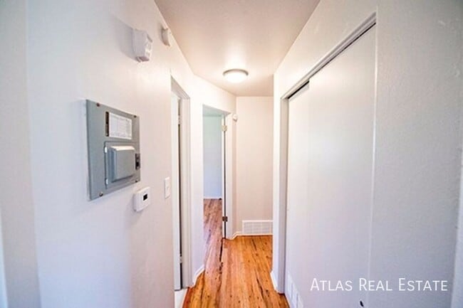 Building Photo - Pet-friendly 2BR with Laundry Onsite. Loca...