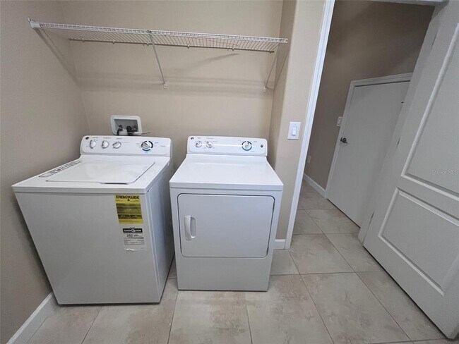 Building Photo - 15150 Evergreen Oak Loop