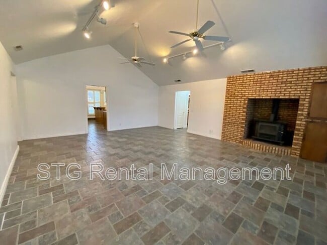 Building Photo - 1697 Stucki Dr