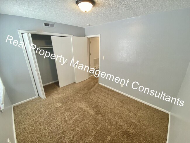 Building Photo - Free Rent Move In Special on 2 Bedroom hom...