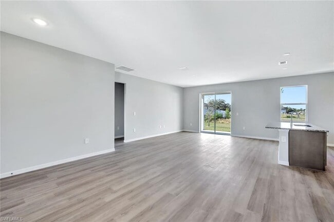 Building Photo - 1310 NW Juanita Pl