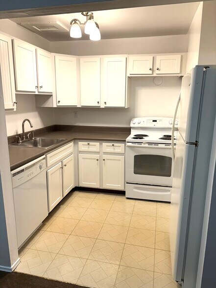 Building Photo - 4909 Crooks Rd