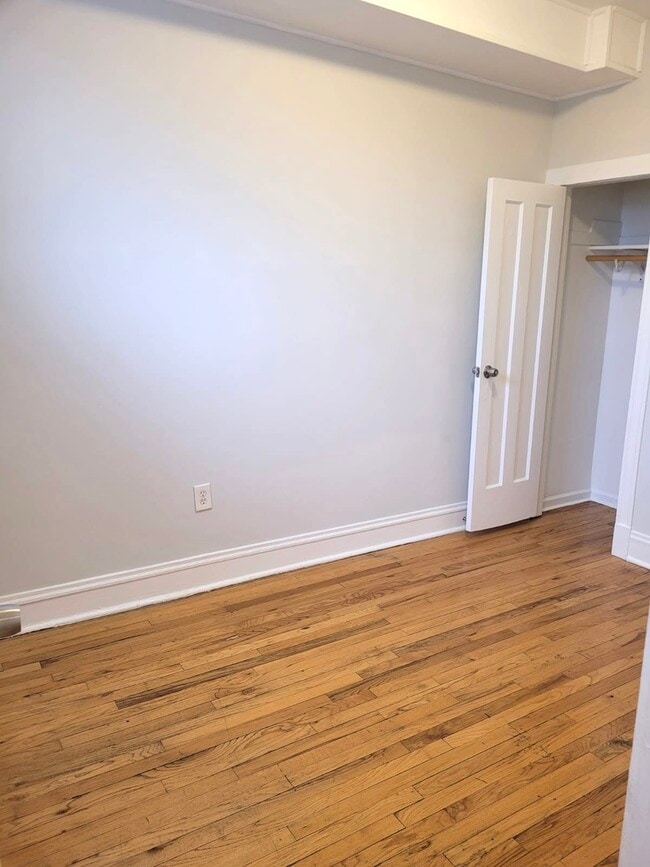 Building Photo - 1255 N Harding Ave