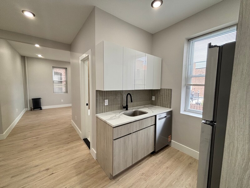 Building Photo - 5008 Palisade Ave