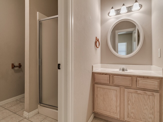 Building Photo - 2044 Sq. Ft. Home- Gated Community with a Pool/Club House-Edmond Schools- Lawn Care Included