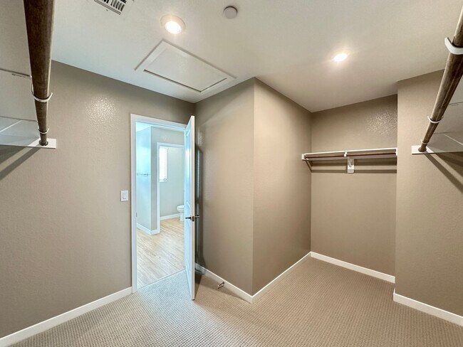 Building Photo - Inspirada Town Center