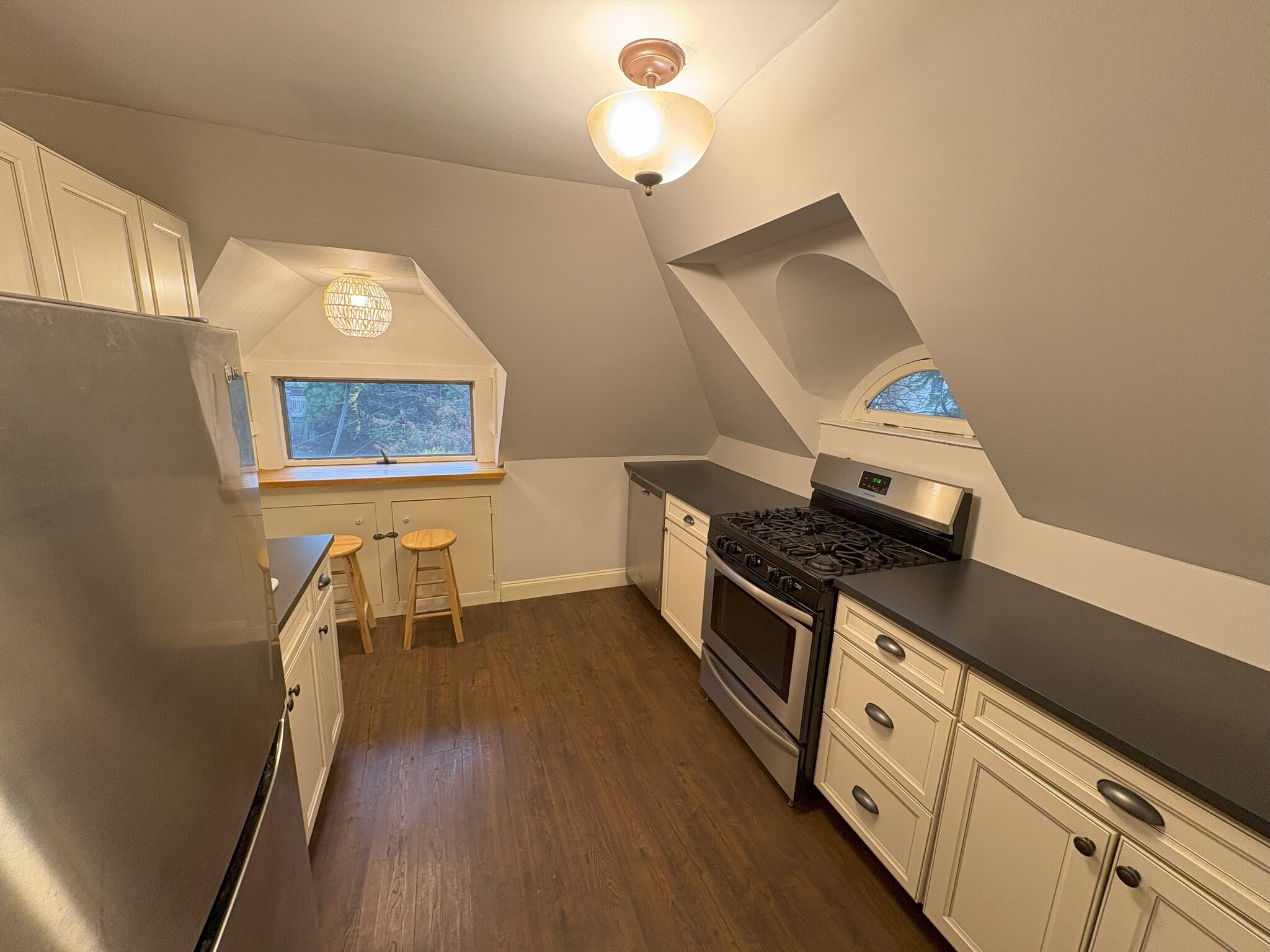 Kitchen showing nook - 207 Holly St