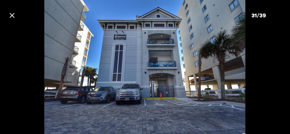 Building Photo - 5825 Catalina Dr