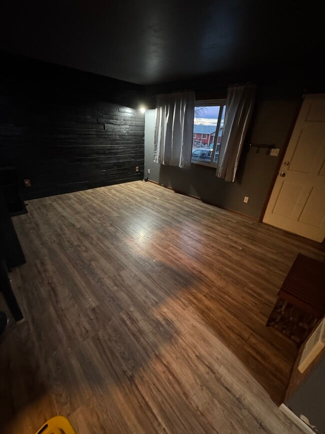 Building Photo - 417 Skyway Dr