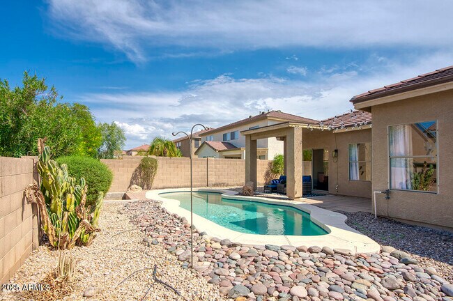 Building Photo - 1302 E Milada Dr