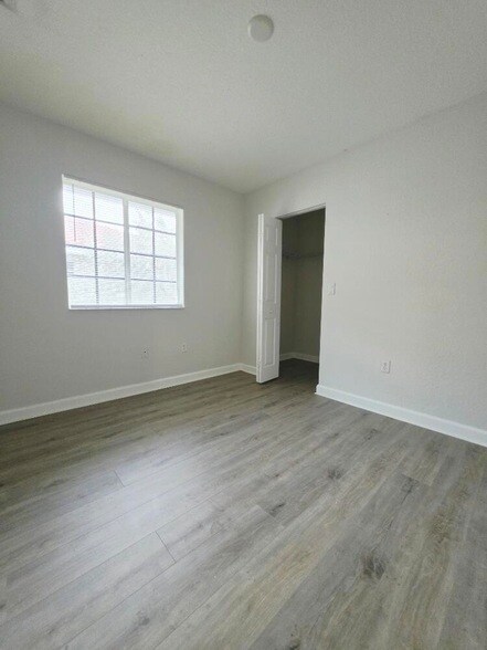 Building Photo - 4154 Napoli Lake Dr