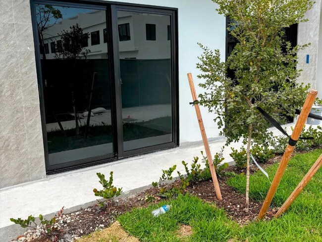 Building Photo - 14559 SW 261 St Ter