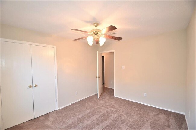 Building Photo - 4915 Winding View Ln