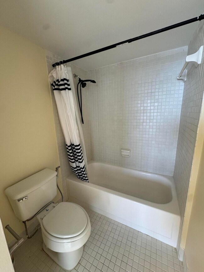 Building Photo - 5200 N Flagler Dr