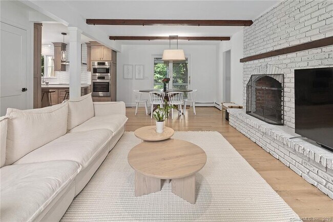 Building Photo - 33 Riverfield Dr