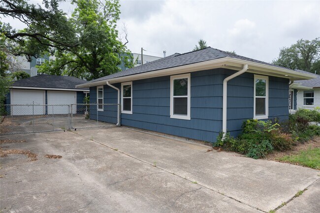 Building Photo - 811 Sara Rose St