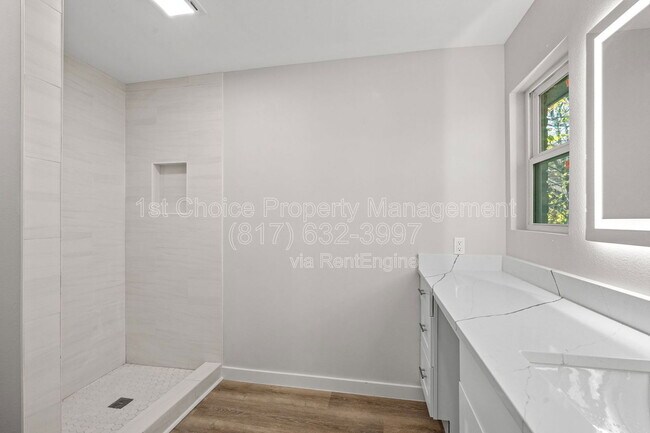 Building Photo - 4304 SW Loop 820