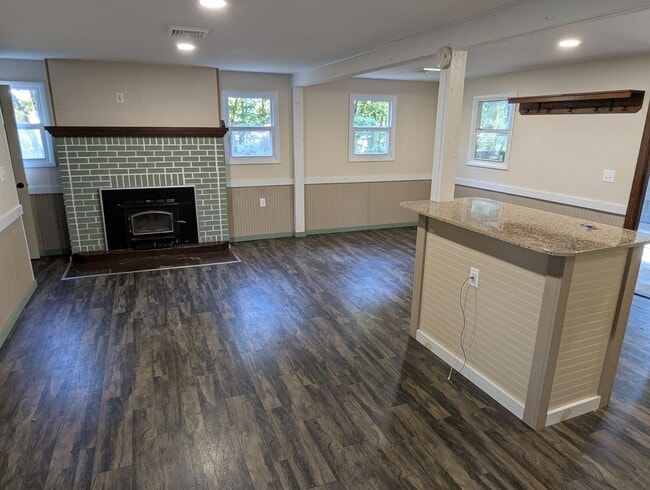 Building Photo - Riverfront Bungalow