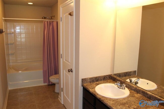 Building Photo - 2438 Belltown Dr SW