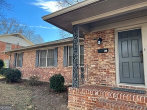 Building Photo - 827 Marstevan Dr NE