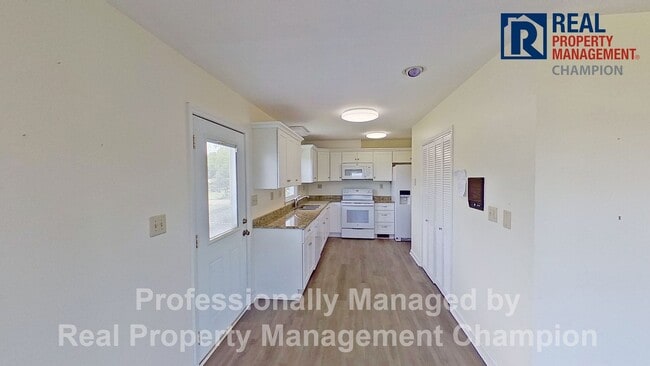 Building Photo - Charming Water Front Home with Private Dock