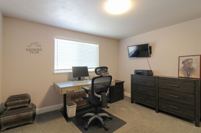 Building Photo - FURNISHED: 5 Bedroom, 2 Bath Home in Kennewick