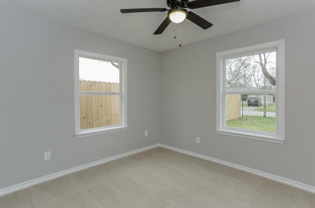 Building Photo - 5635 Belarbor St