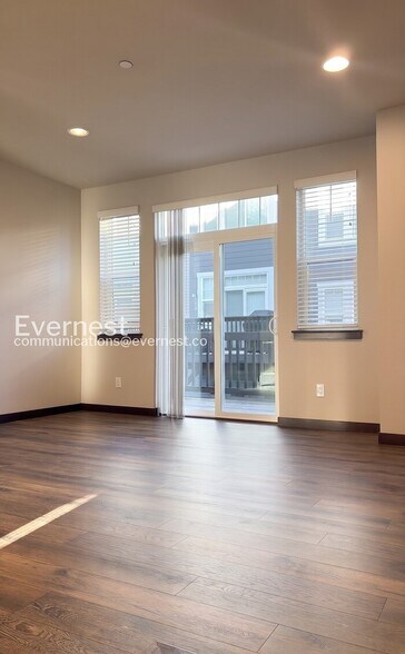 Building Photo - 129 SW 185th Ln