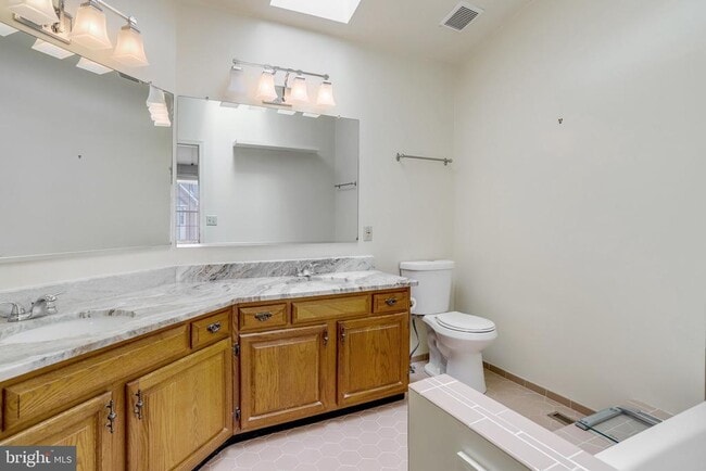 Building Photo - 7415 Salford Ct