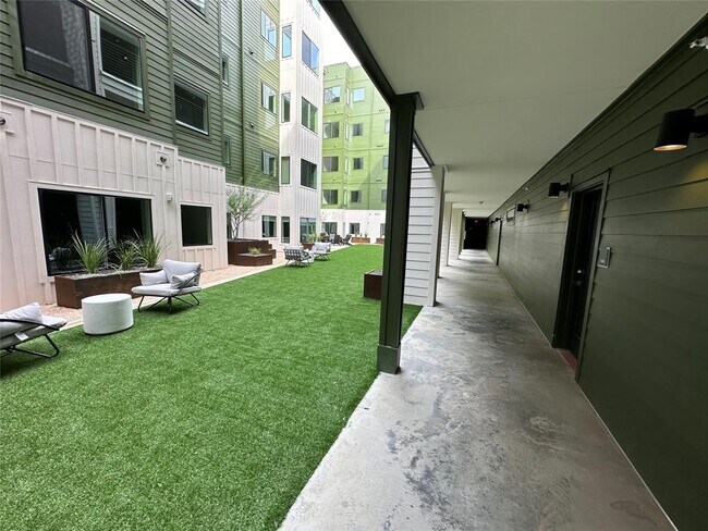 Building Photo - 4802 S Congress Ave