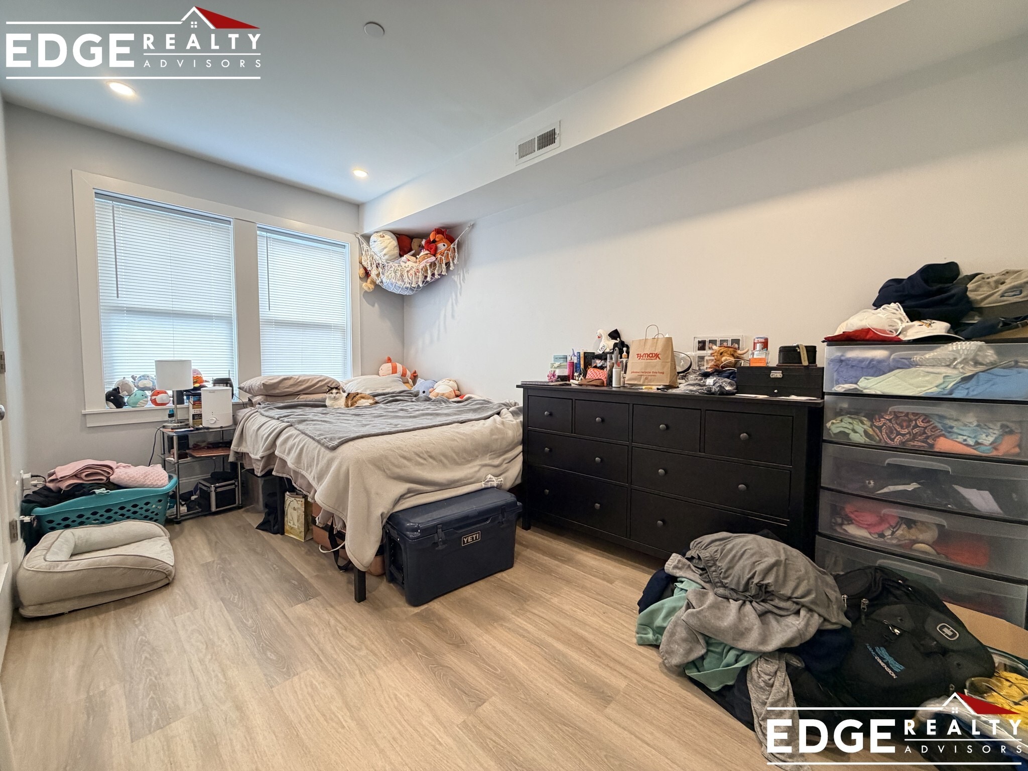 Building Photo - 80 N Beacon St